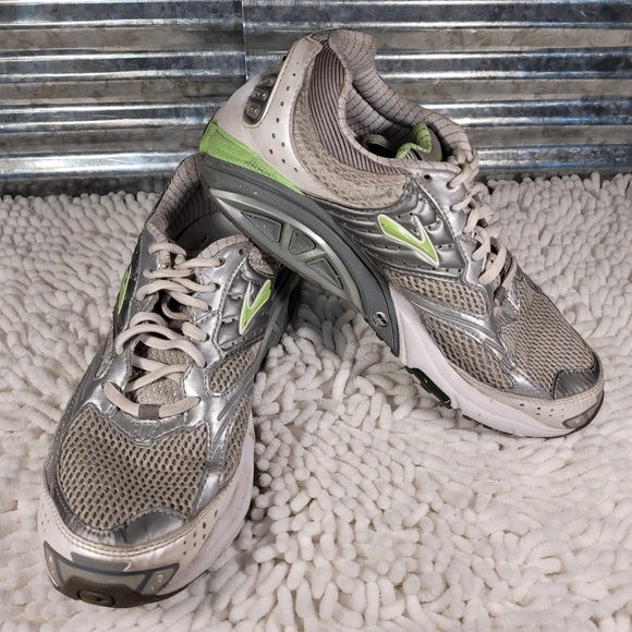 brooks ariel size 8